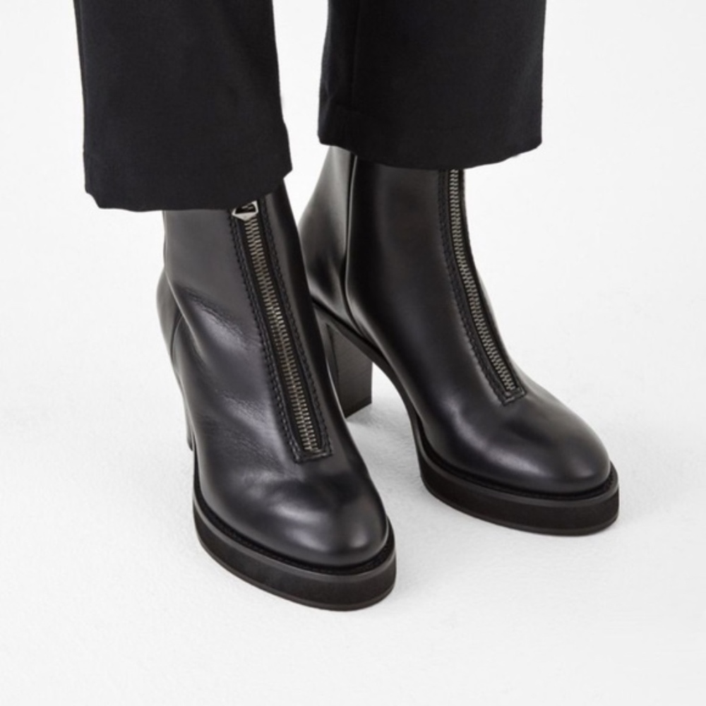 Acne Studios Elise Zip Black Leather Bootie | EU40